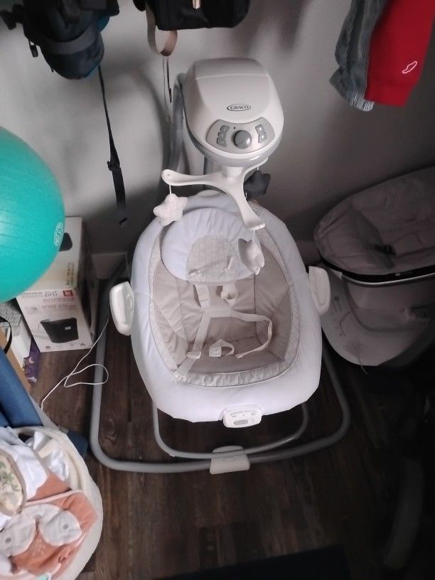 Graco Swing And Bouncer 