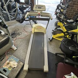 Life Fitness 8500hr Treadmill 