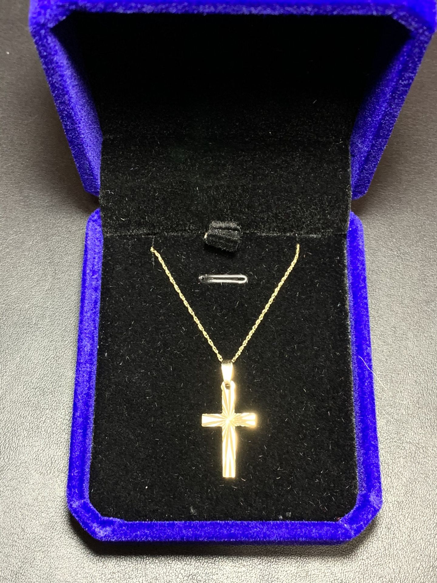 10k gold necklace with cross pendant