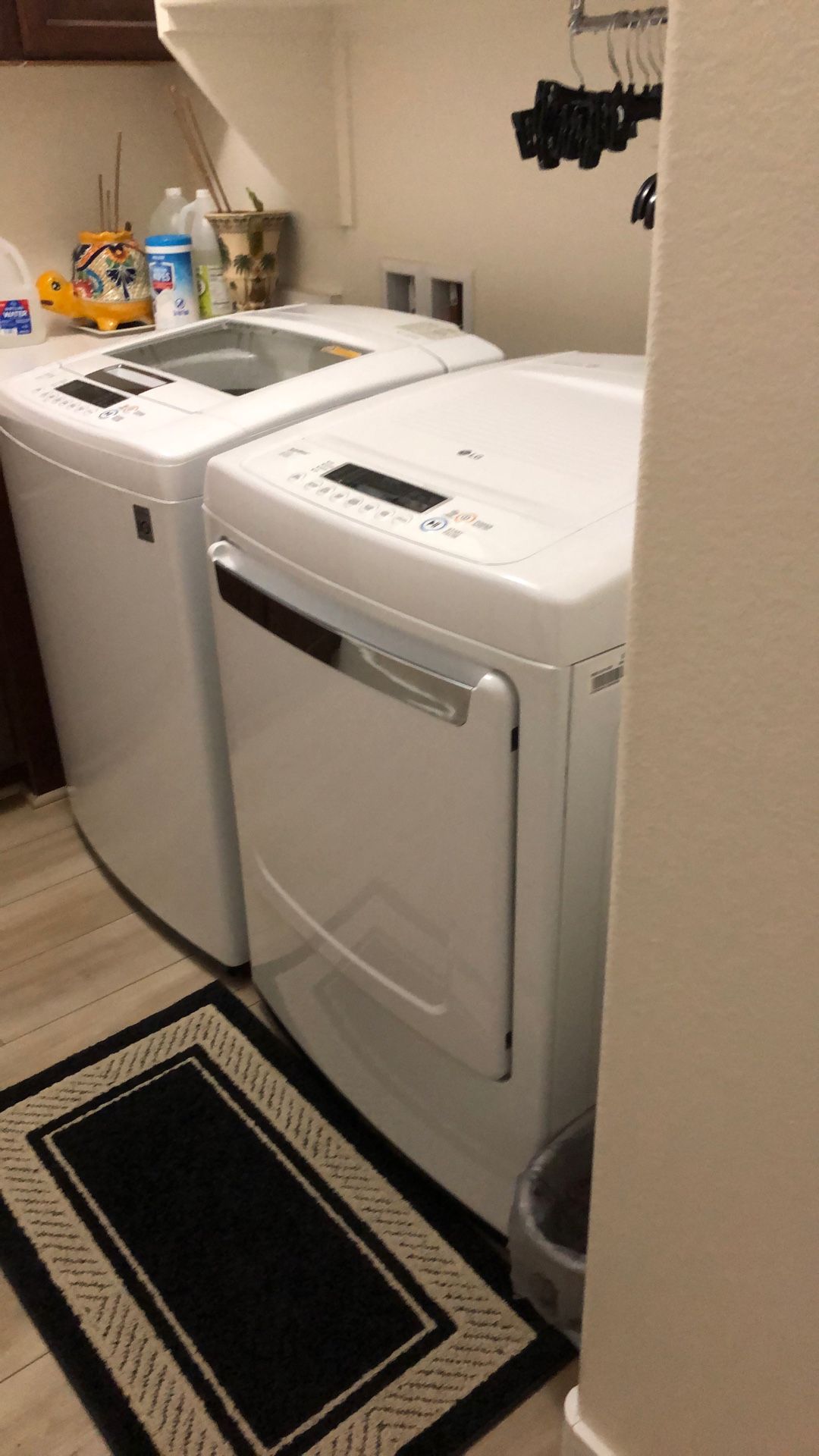 LG WASHER & GAS DRYER SET - WHITE