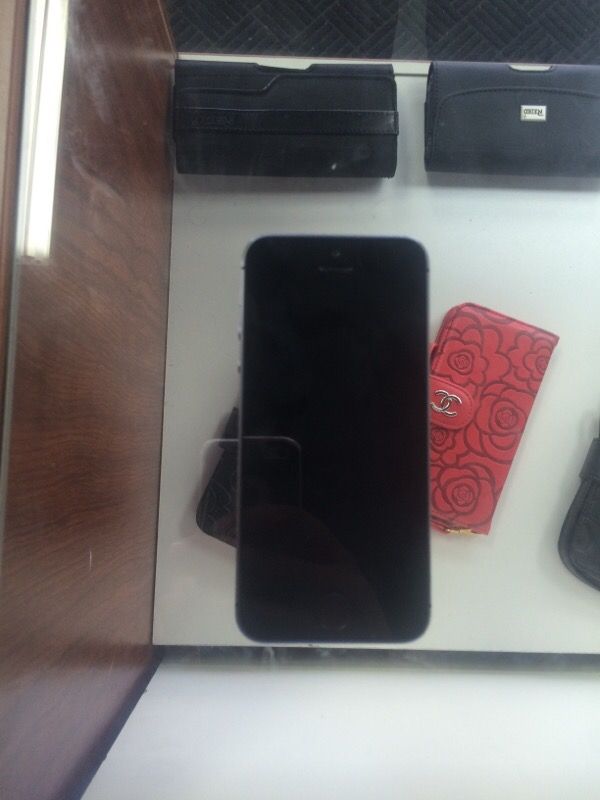 iPhones 5s factory unlocked