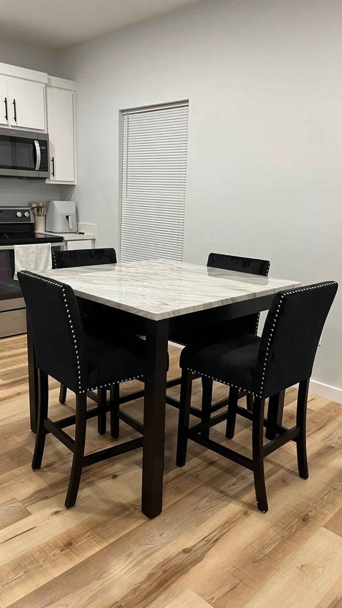 Table Marble (4 Chairs)