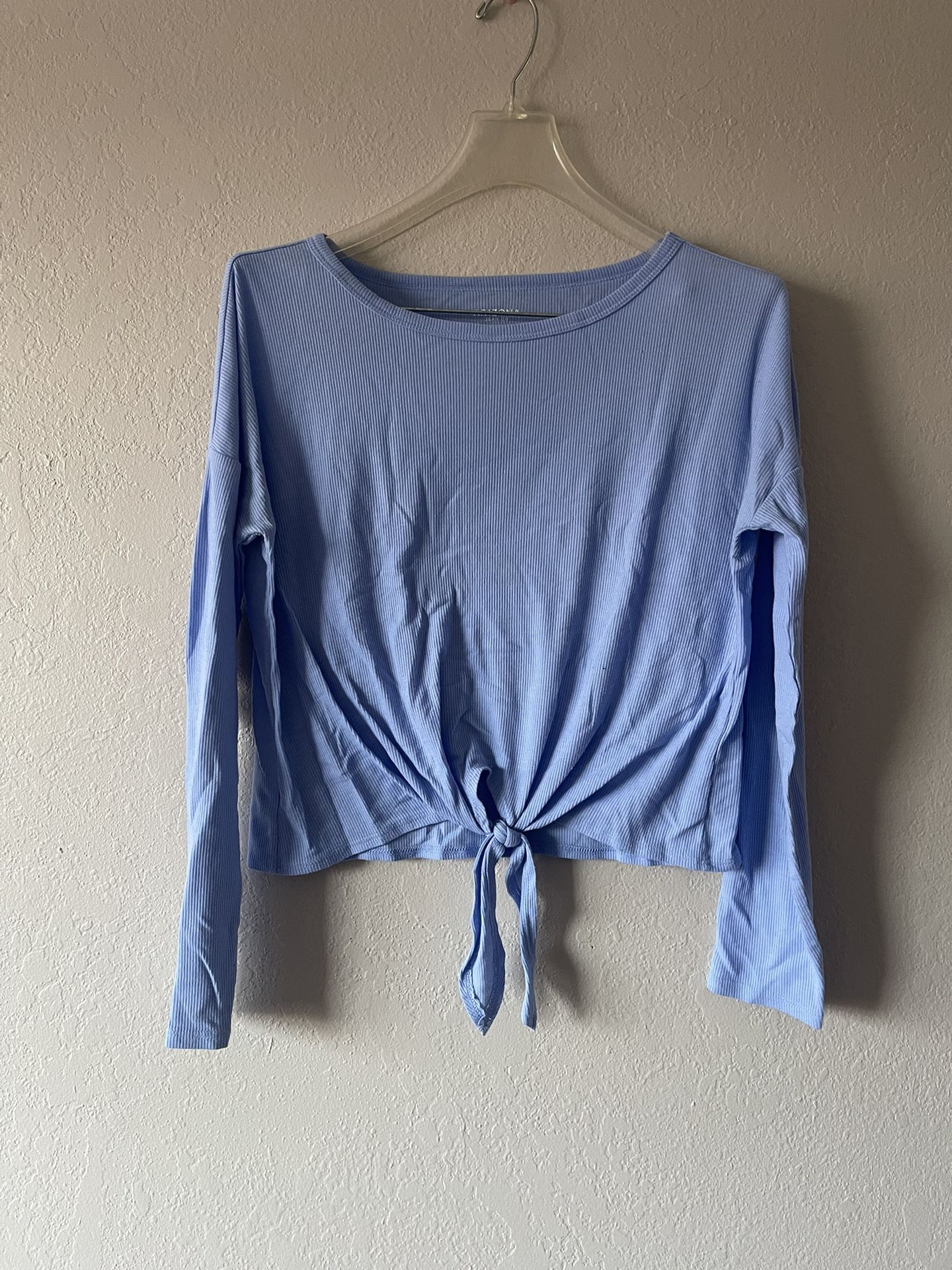 Arizona Jean Co., Women’s Light Blue Longsleeve Front Tie Shirt, Size M