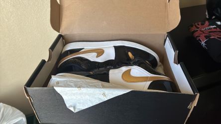 Air Jordan 1 Low SE (GS) black gold-white metallique Size 7y