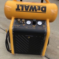 DEWAL 4.5 Gal. Portable Electric Air Compressor