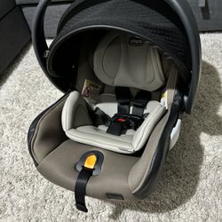 Chicco Fit2 Infant & Toddler, Car Seat &Base