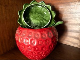 Strawberry serving dish
