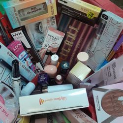 Rifa $10 El Boleto . Canasta De Maqillaje 