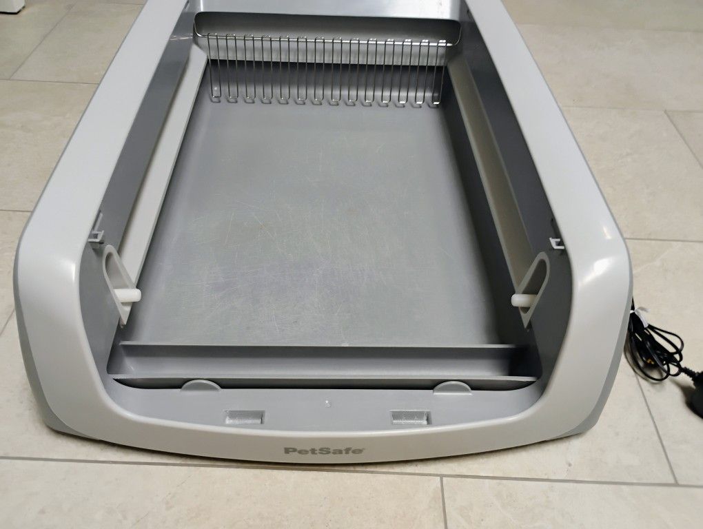 Scoop Free Litter Box