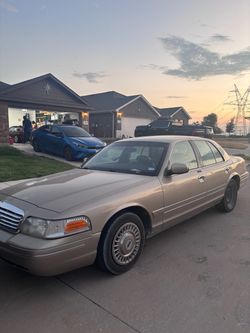 2001 Ford Crown Victoria