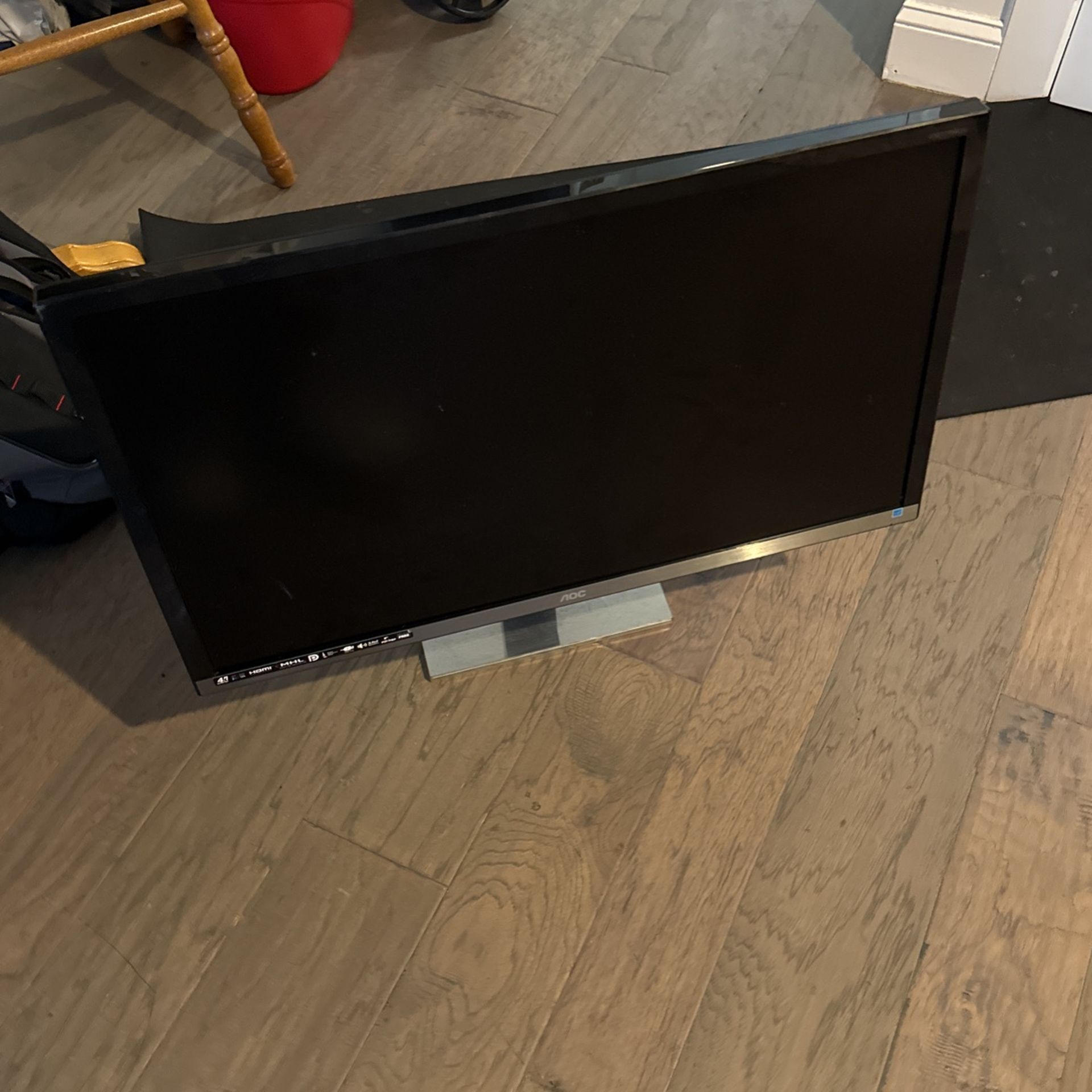 AOC 32 inch 4k swivel monitor