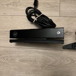Kinect Sensor For Xbox One Model 1520 Microsoft w/ extra TV Stand Mount