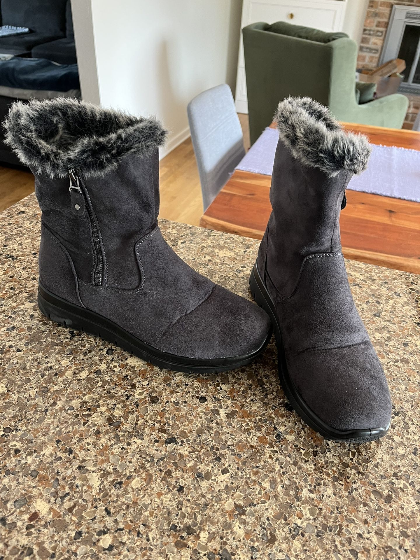Tundra Women's Faux Fur Lined Boots - Gray size 9