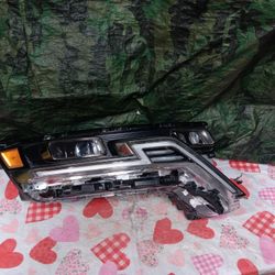 2021-23 Kia Carnival Right Headlight 