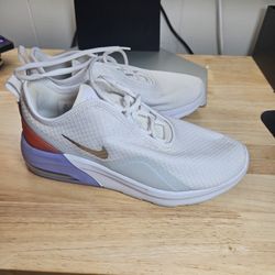 Nike Women  7.5 Women