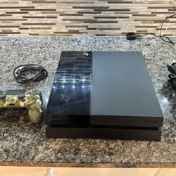 PlayStation 4 with VR headset
