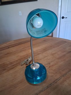 Desk lamp organizer