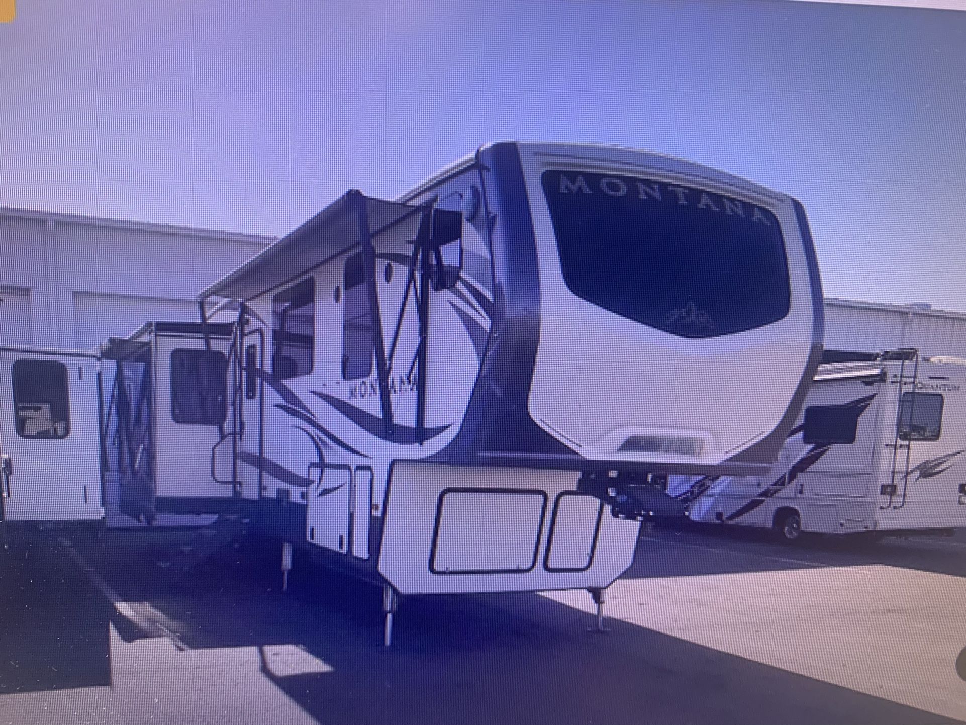 2018 MONTANA 38ft,5/wheel