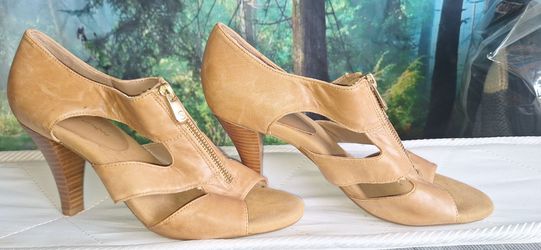 Women's high heels size 8