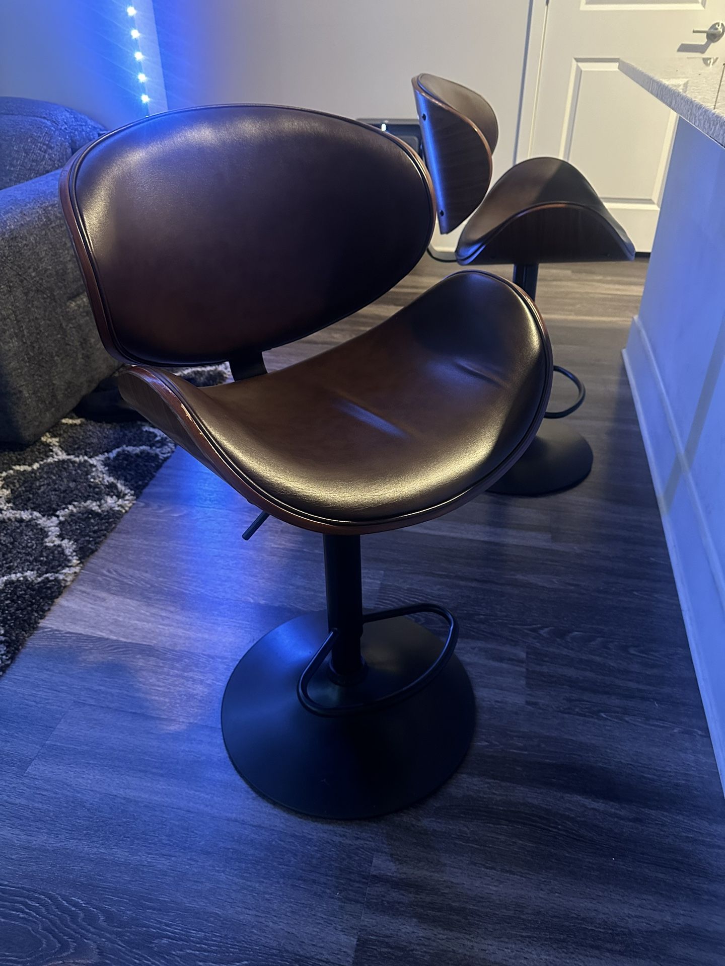 2 Swivel Bar Stools