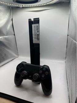 Sony PlayStation 4 w 1 controller