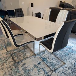 Dania Modern High-Gloss White Dining Table (Excellent condition)+ 6 Chairs  ( with extra replacement chair)