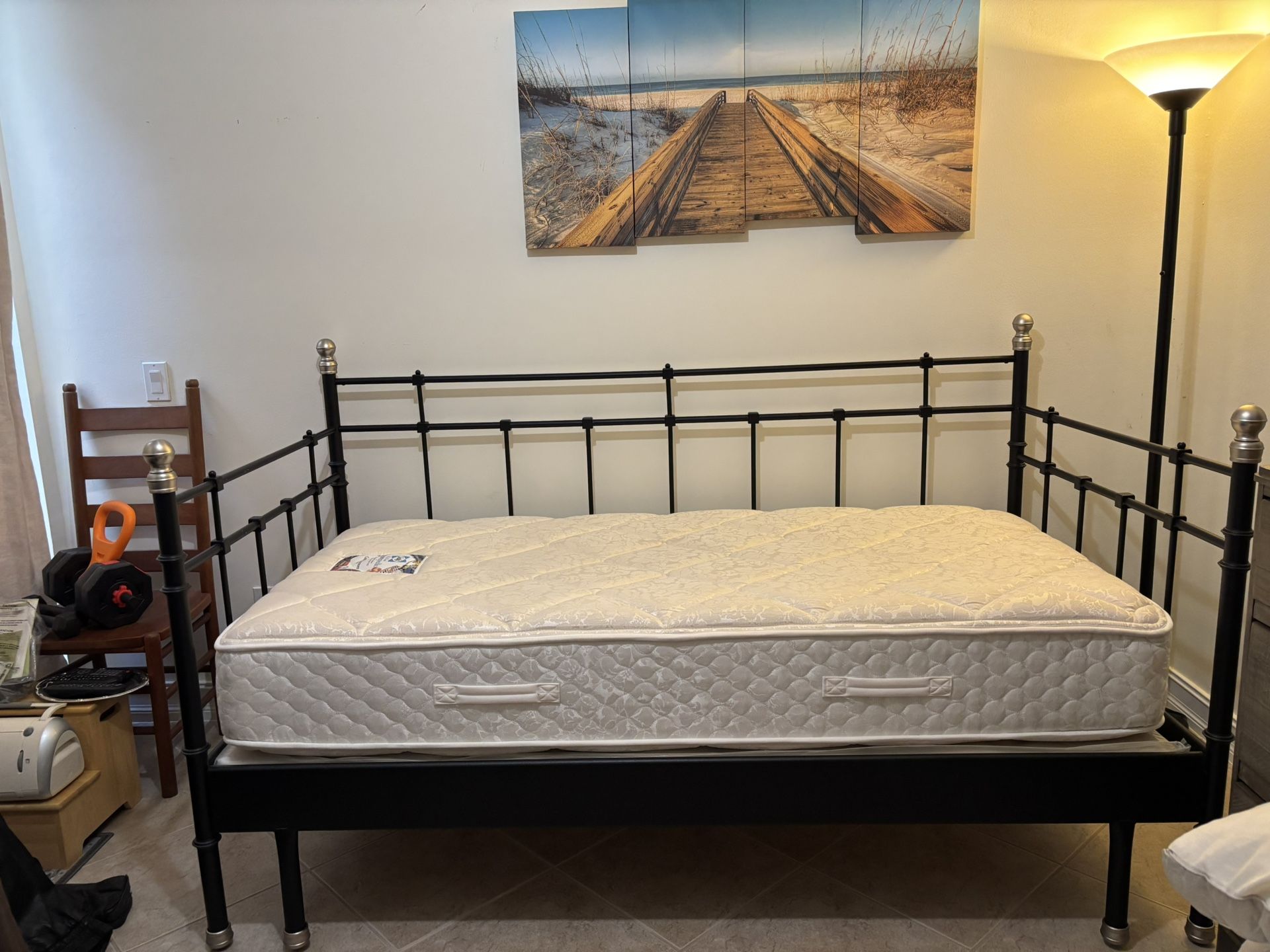 Metal Frame Day Bed With Mattress
