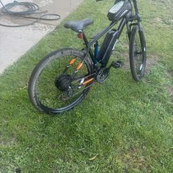 E-bike Like New Up To 30 MPH And 50 Miles On Full Charge