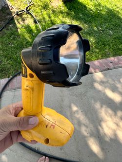 Dewalt Flash light ,18v Tool only, Works great , Pivotal head