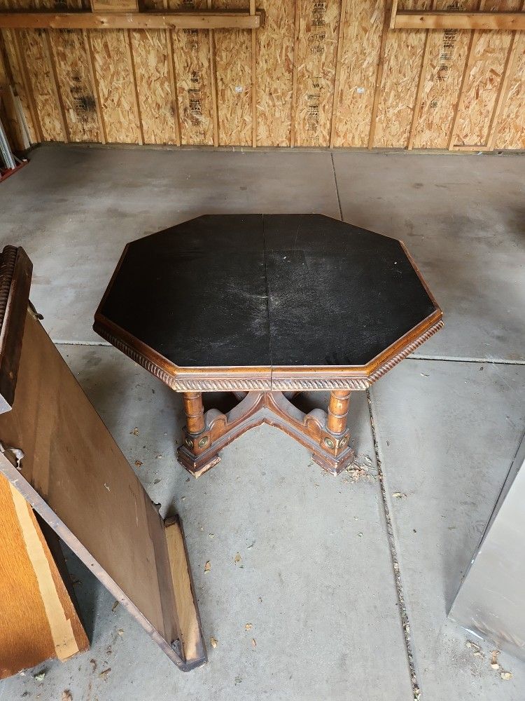 Free - Dining Table With Leaf And 4 Chairs