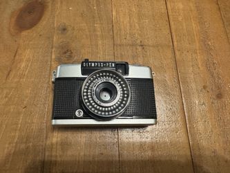 Olympus Pen EES-2 Half Frame Film Camera