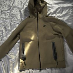 Medium green nike tech