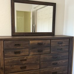 Dark Wood Queen Bedroom Set