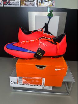 Kids Nike Mercurial Victory soccer cleats.  Brand new size 6y (7.5 women)