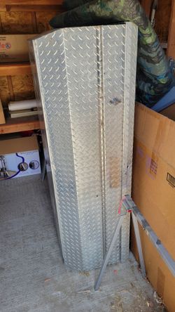 Truckbed toolbox