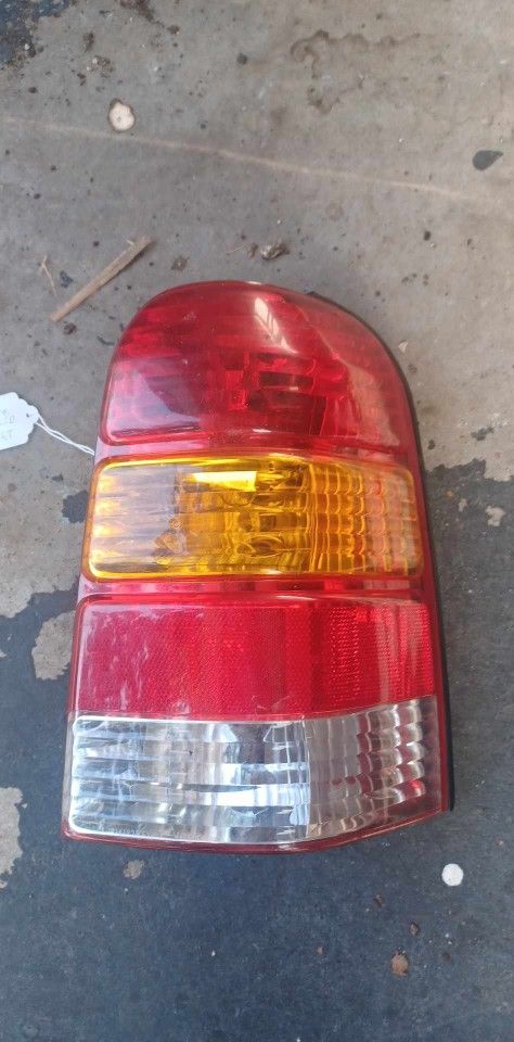06 Escape Right Taillight