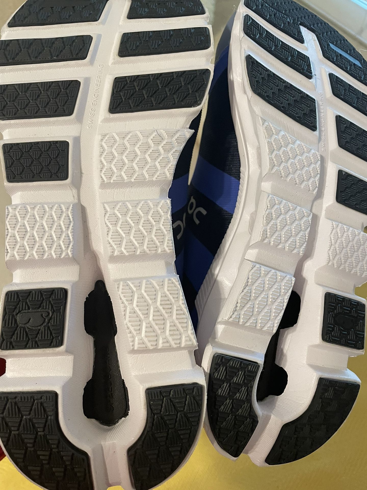 OnCloud Size 9 Mens Sneakers Blue  & Accessories