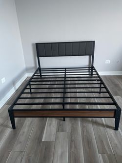 Bed frame for queen mattress