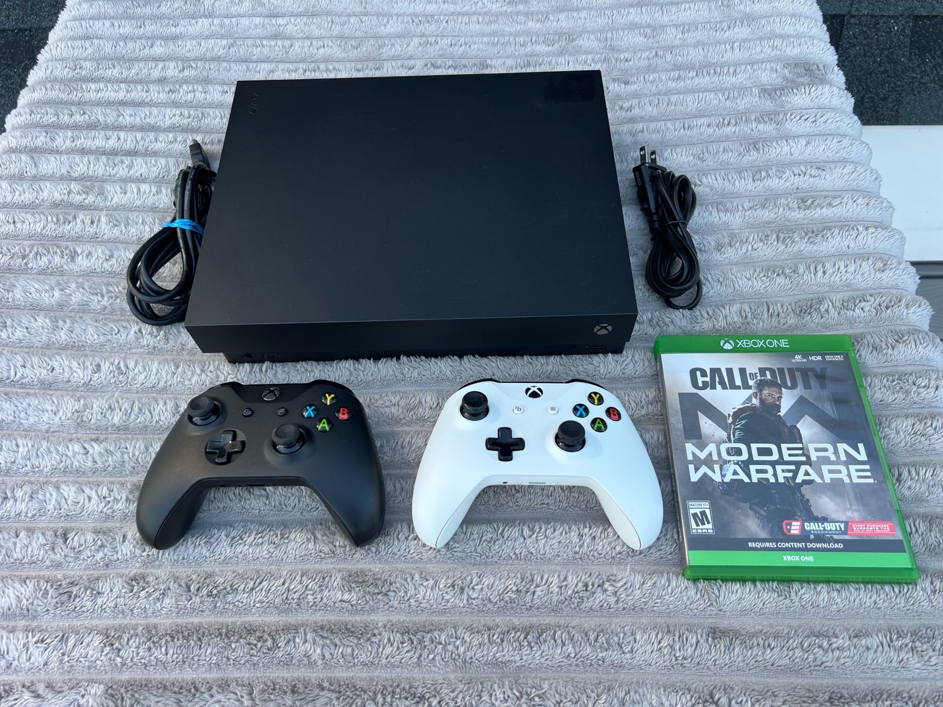 Microsoft Xbox One X (1TB)