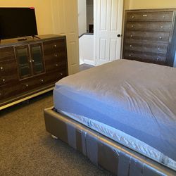 Aico Jane Seymour hollywood tufted bedroom Furniture set Glam Bling Michael Amini 