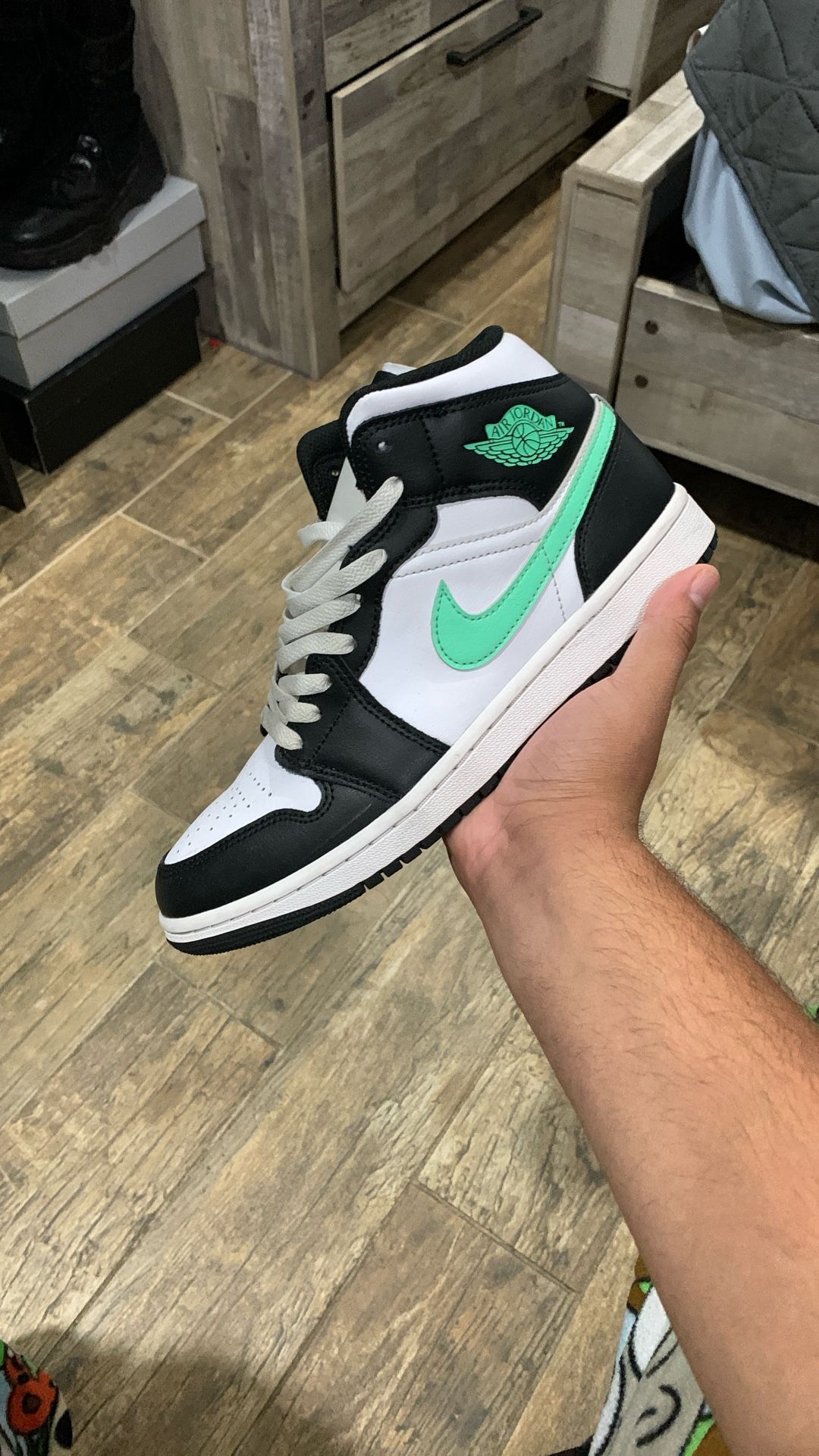 Jordan 1 mid 