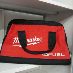 Milwaukee New Bags Medium M18