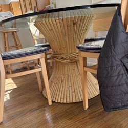 Glass dinner table and four chair  excellent condition