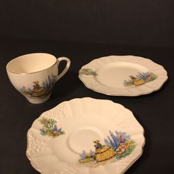 Vintage 1955 Empire England Porcelain 3 Piece Coffe/Tea Set with Gold Gilding