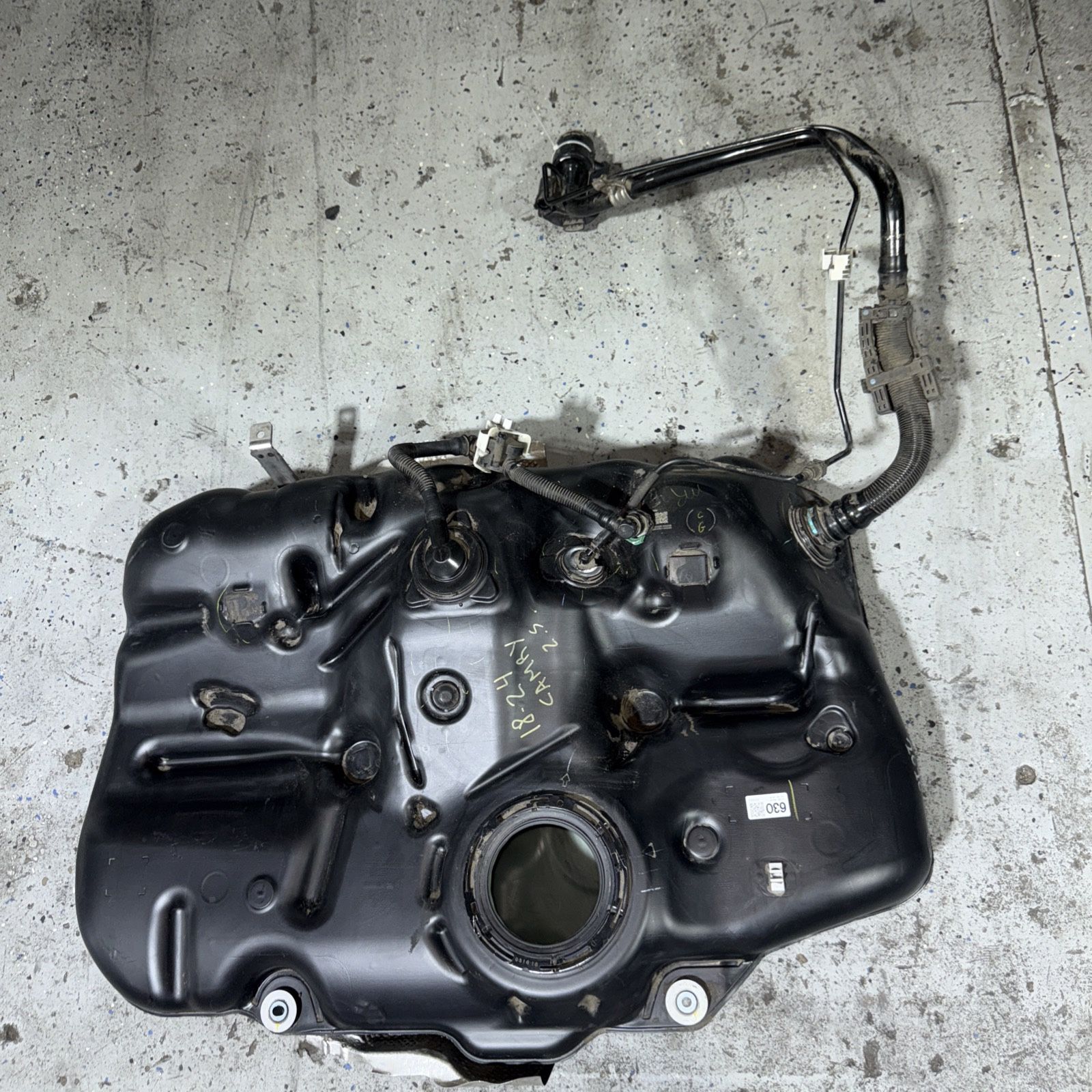 2018 - 2024 TOYOTA CAMRY FUEL GAS TANK RESERVOIR STORAGE BOTTLE OEM (contact info removed)630