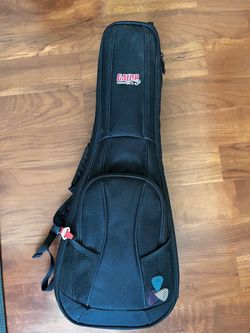 Excellent condition Lanikai Ukulele with case!