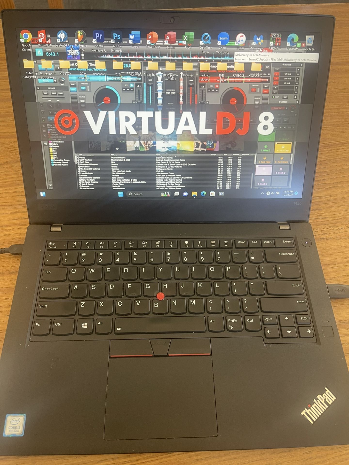 Laptop Lenovo i core 5. 240 ssd GB Batería no Agarra carga pero conectada no hay problema rapida trae miles de canciones y programas ✅VIRTUAL DJ 8 ✅
