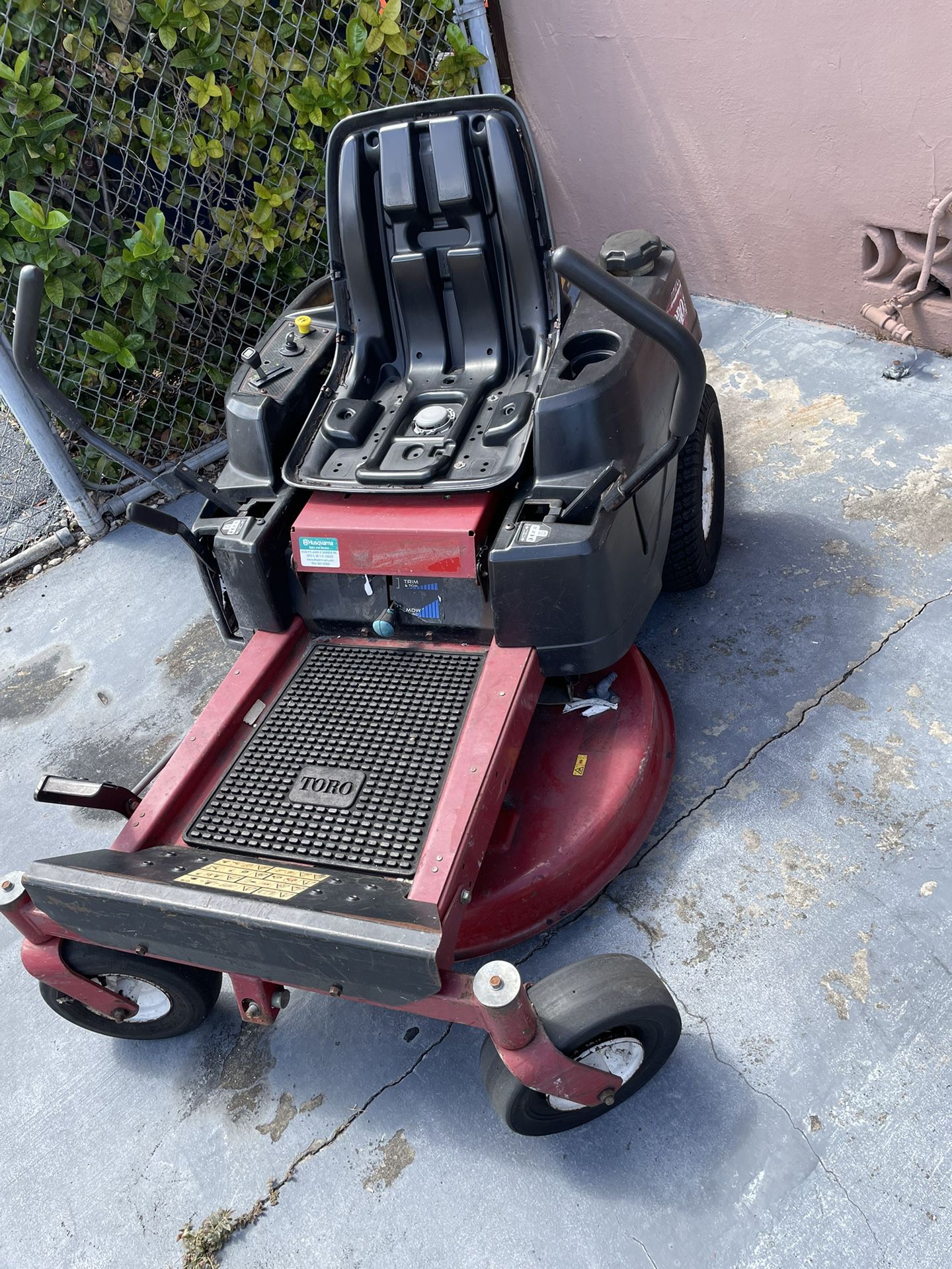 Toro 32” Zero Turn Timecutter Riding Lawnmower