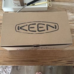 brand new keen white shoes 