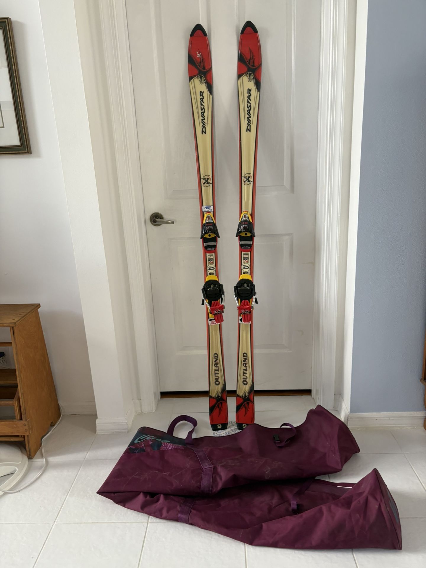 Dynastar Outland 9 Skis with LOOK 3D Adjustable Bindings